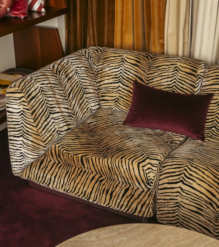 Tiger_velvet_corner_module_-_Rotondo_-_The_Socialite_Family.jpg