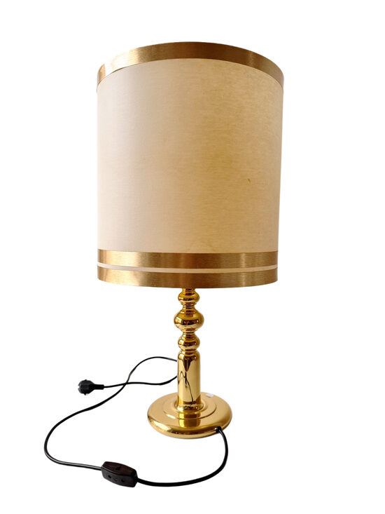 Zelta krāsas lampa ar lielu kupolu