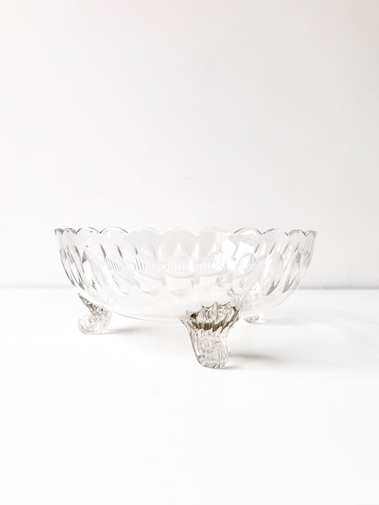 Stikla bļoda ar viļņotu maliņu