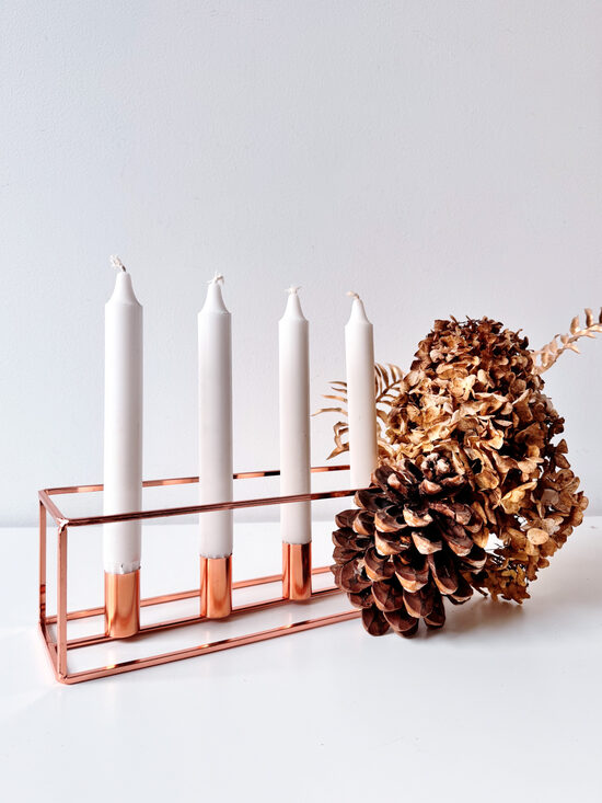 Metāla svečturis vara tonī