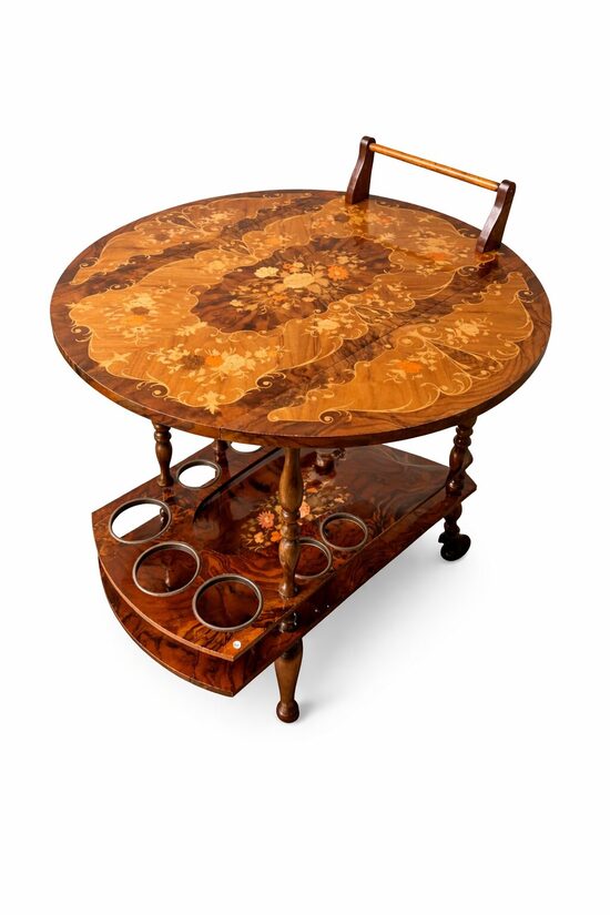 Vintage rococo stila bāra ratiņi