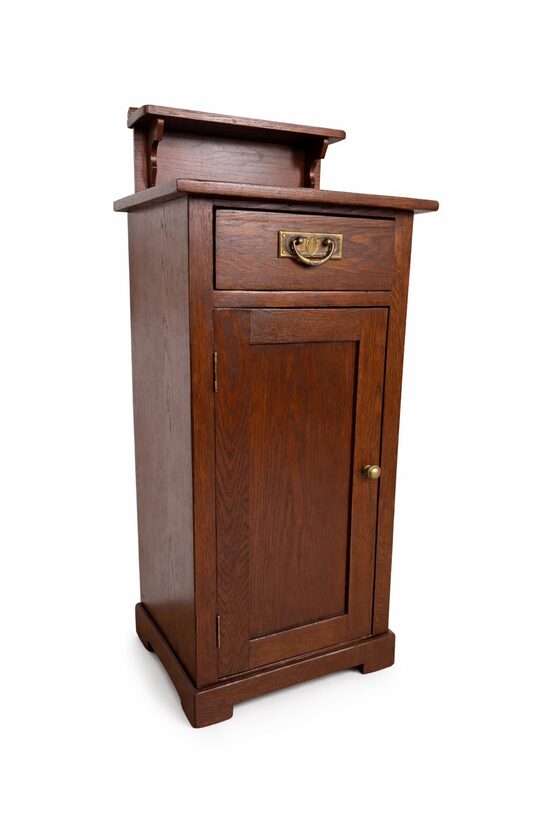 Antīks restaurēts skapītis 