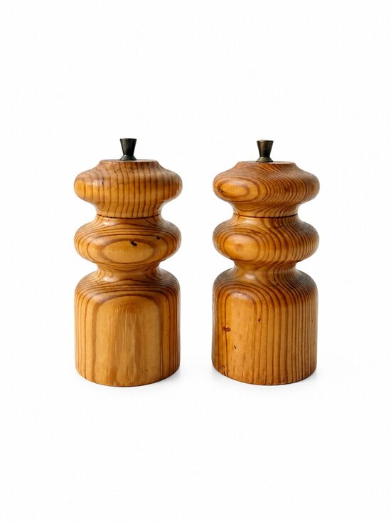 Midcentury wooden salt and pepper grinders / 1960s–70s