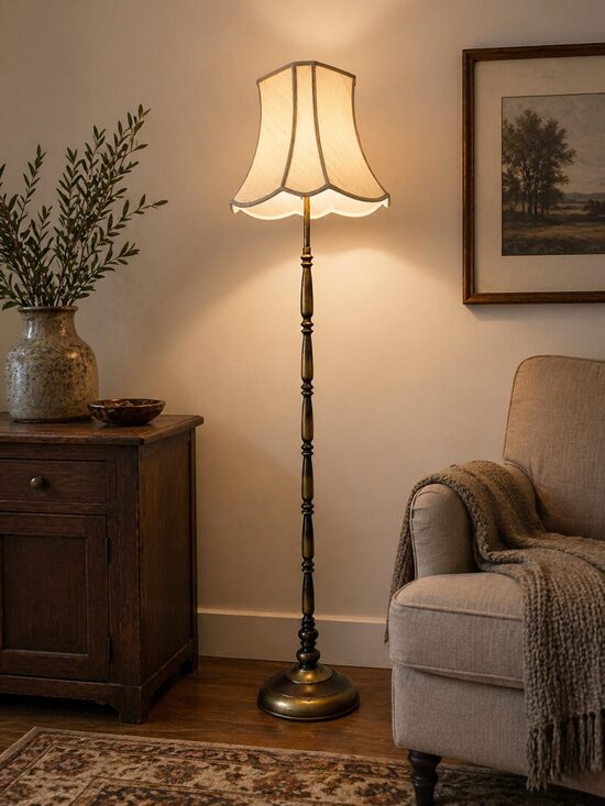 Vintage stāvlampa