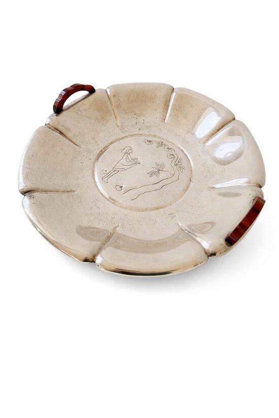 Sudrabota paplāte ar rokturiem