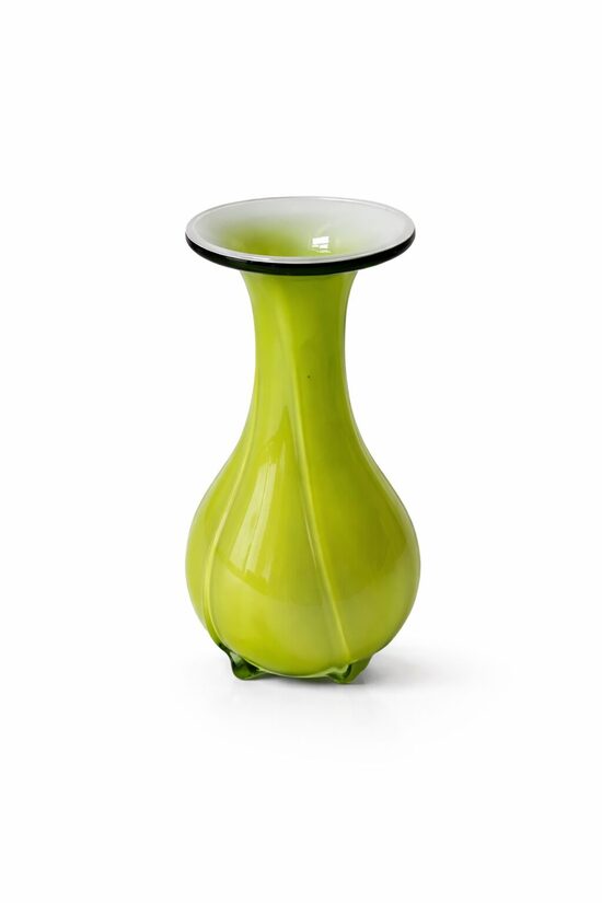 Zaļa opalina stikla vāze