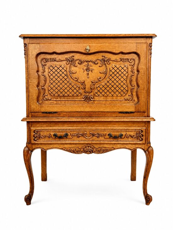 Vintage ozolkoka kumode Louis XV stilā 