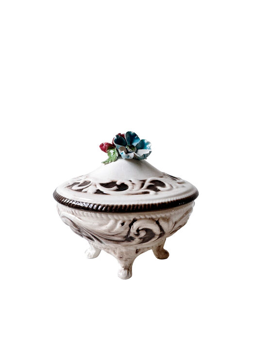 V.Bassano keramikas trauks