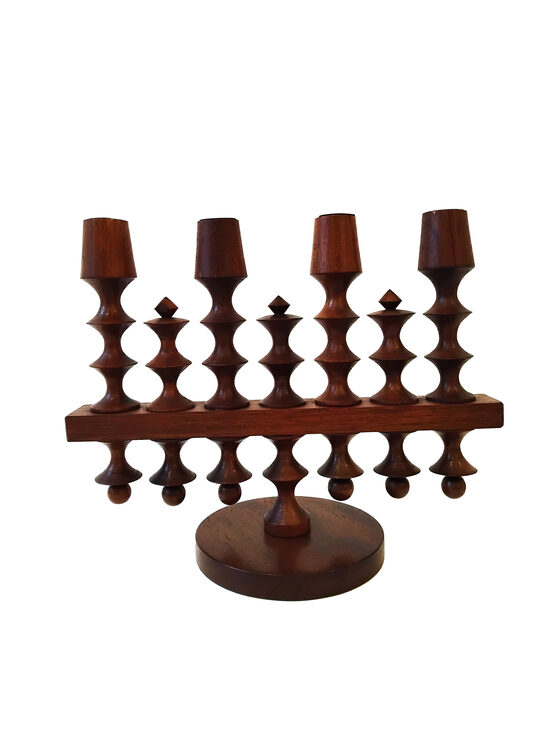  1970. gadu koka svečturis 