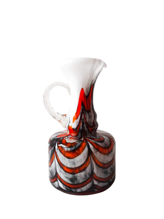 Opalīna stikla karafe