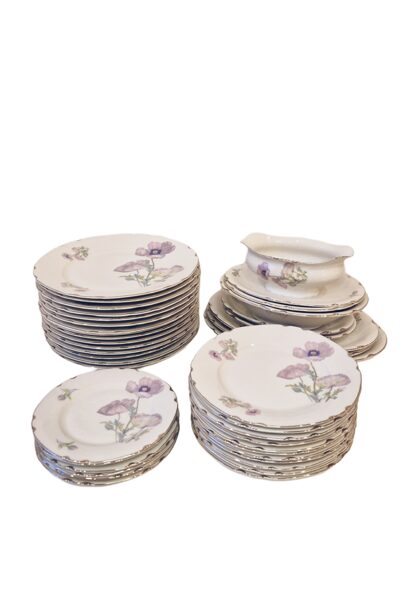 Trauku komplekts ar magoņu rakstu