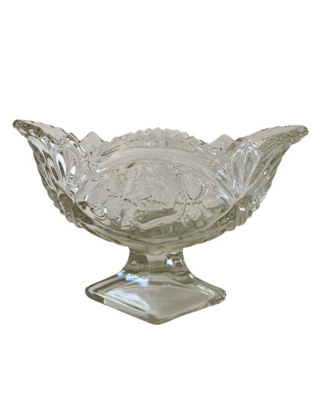 Kristāla trauks ar rozes dekoru