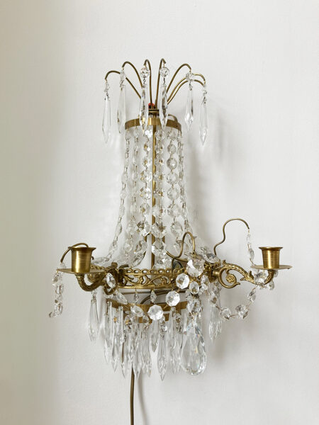 Kristāla sienas lampa